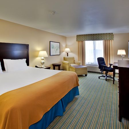 Holiday Inn Express- Waterloo/Cedar Falls, An Ihg Hotel Стая снимка