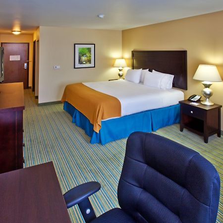 Holiday Inn Express- Waterloo/Cedar Falls, An Ihg Hotel Стая снимка